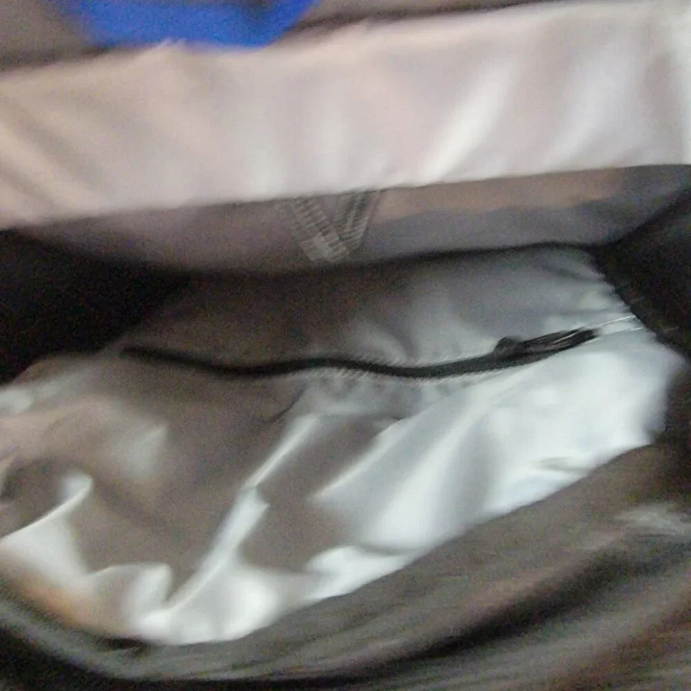Camelbak missing zippers
